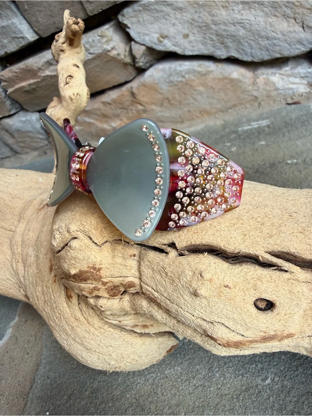 New🌟anthropologie-Elegant Marble Bow Hair Clip with Pink Crystal Accents
